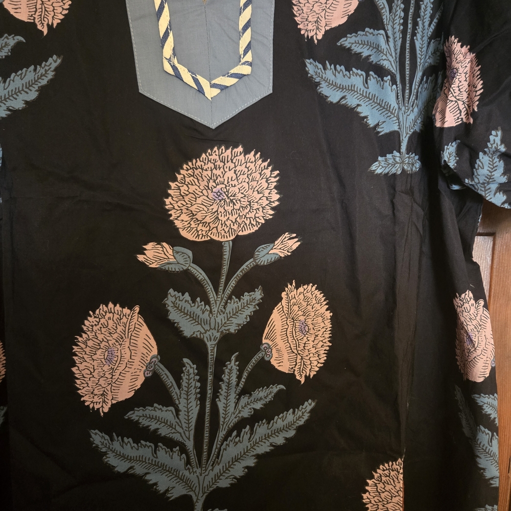 NWT Entro Delta Bloom Floral Blouse with Blue Accents - Picture 7 of 8